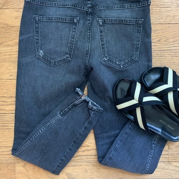 AMO Gray Twist Zip Skinny Jeans in Smoke - Picture 7 of 8